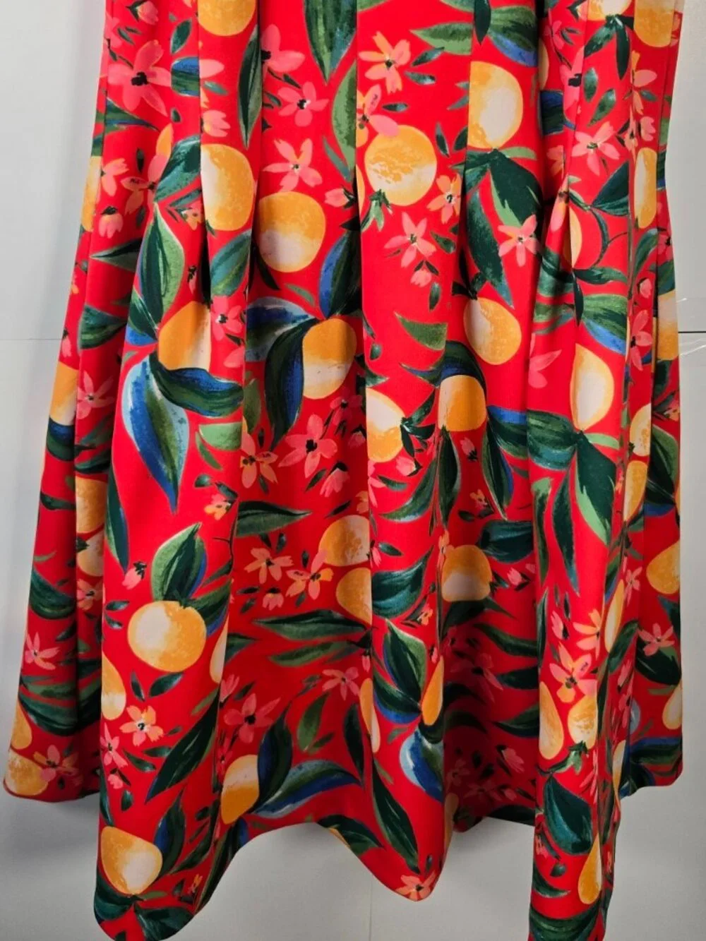 NWOT Vincent Camuto Halter Fit & Flare Scuba Crepe Fruit/Floral Print Size 8 - Picture 4 of 11
